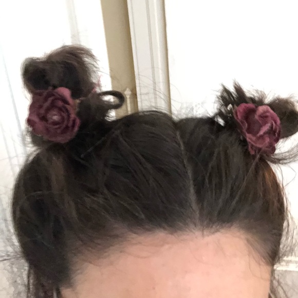 5/$25 Rose hair clips - Picture 2 of 2